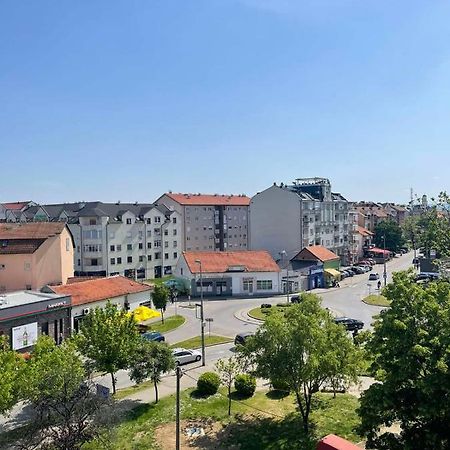 Penny Stan Na Dan Apartamento Bijeljina Exterior foto