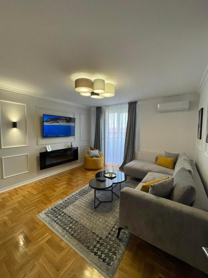 Penny Stan Na Dan Apartamento Bijeljina Exterior foto